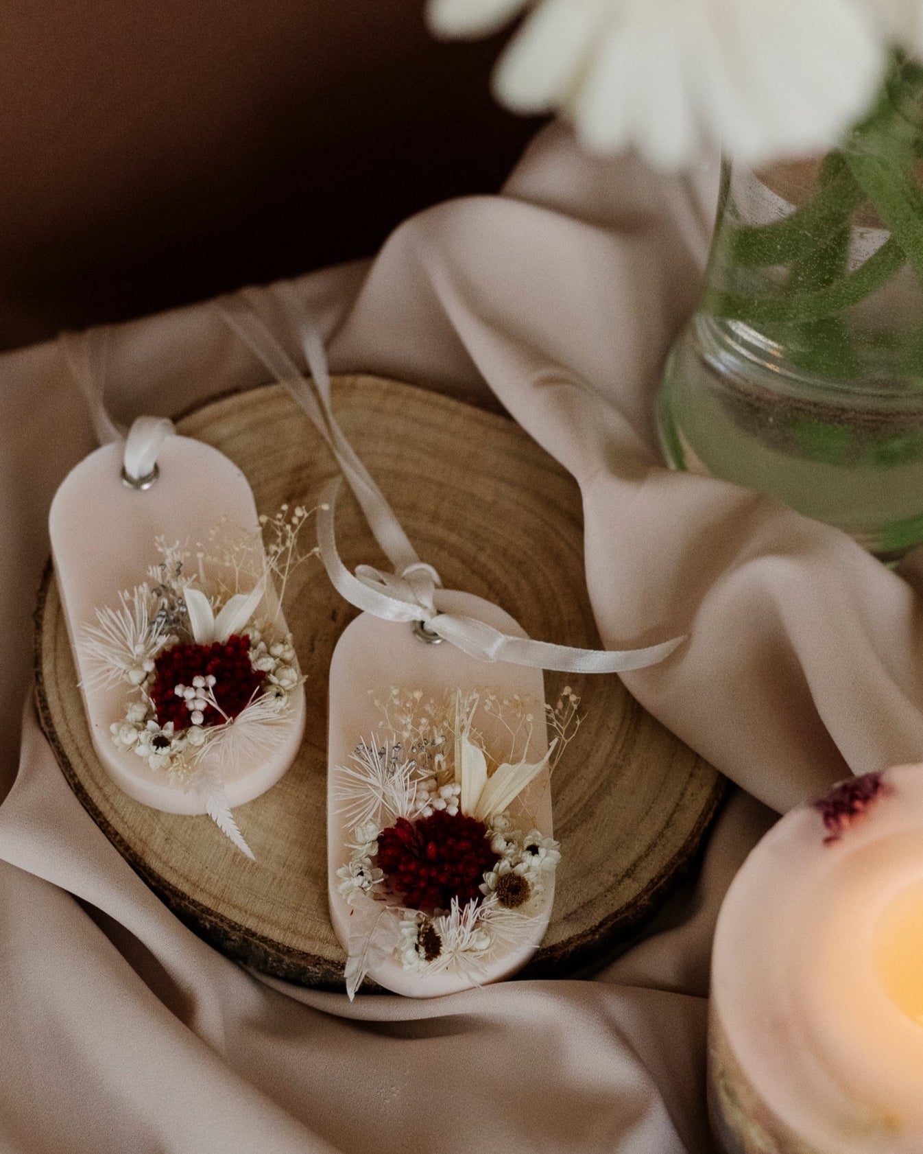 Personalized wax sachet with dried flowers for wedding guest favor