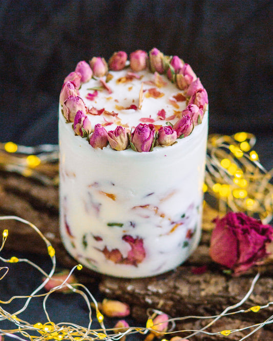 Botanical rose dried flower candle – hand-poured soy wax with pressed rose petals