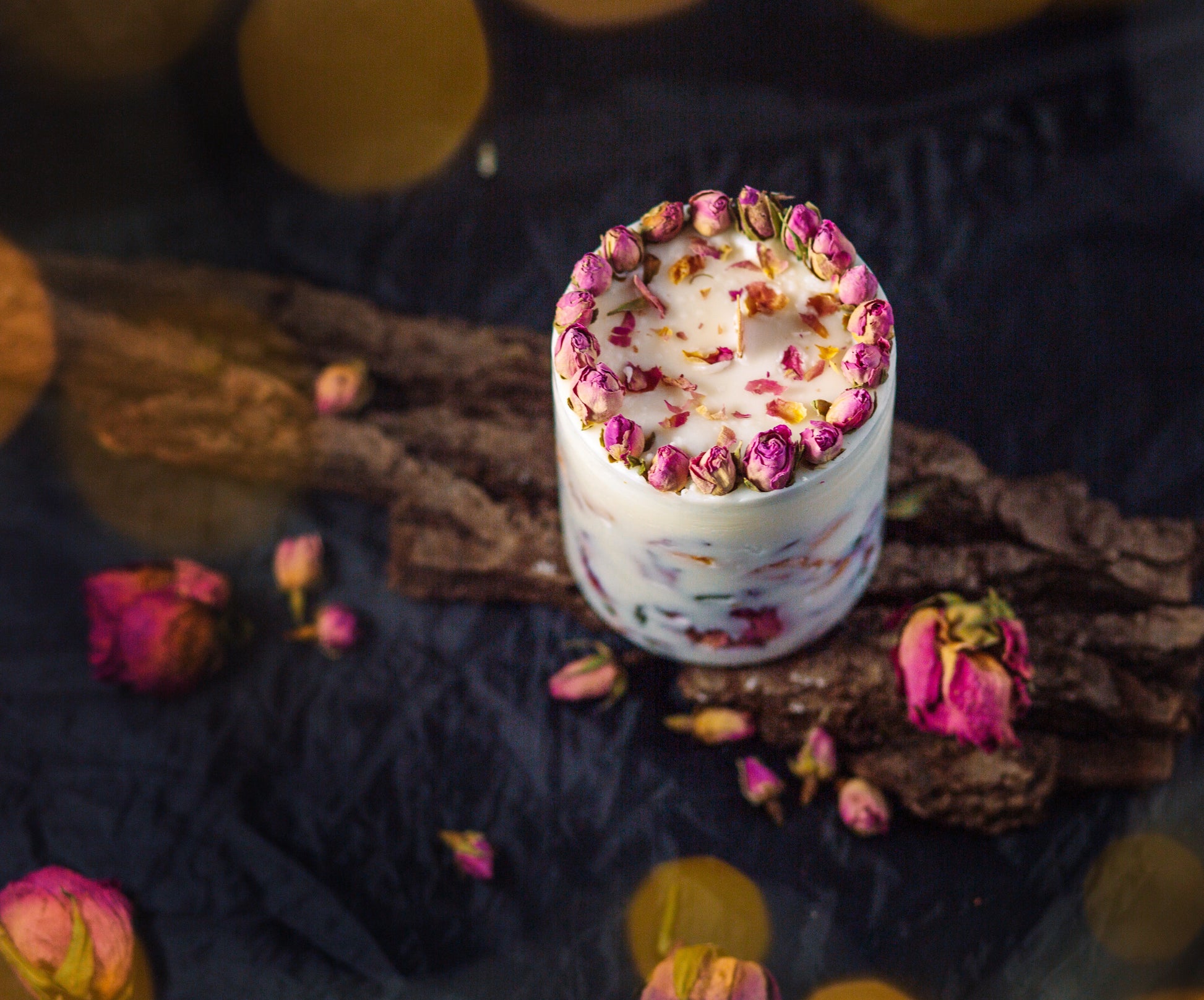 Elegant decorative candle with real rose blooms – eco-friendly gift décor